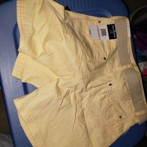 Gloria Vanderbilt yellow shorts